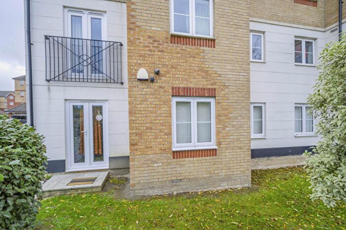 2 Bedroom Flat For Sale In Flat Franklin House, Twickenham Close, SN3