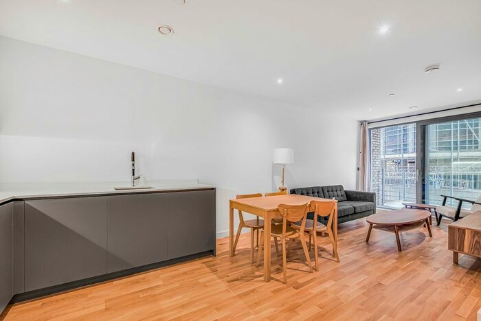 2 Bedroom Flat To Rent In York Road, London, SW11