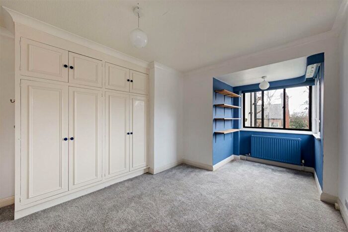 2 Bedroom Flat For Sale In Forest Court, Wanstead, E11
