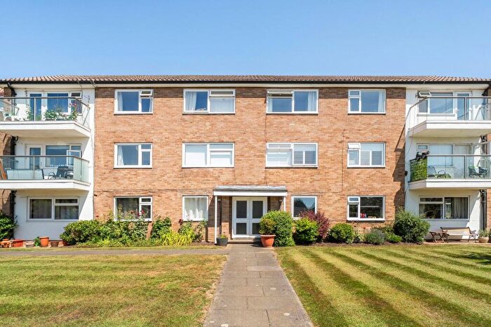 2 Bedroom Flat For Sale In Floral Court, Ashtead, KT21