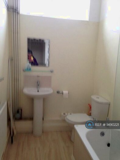 1 Bedroom Flat To Rent In Coed Pella Road, Colwyn Bay, LL29