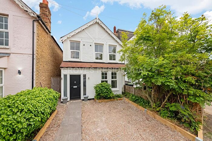 4 Bedroom Detached House For Sale In Mount Pleasant Road, New Malden, KT3