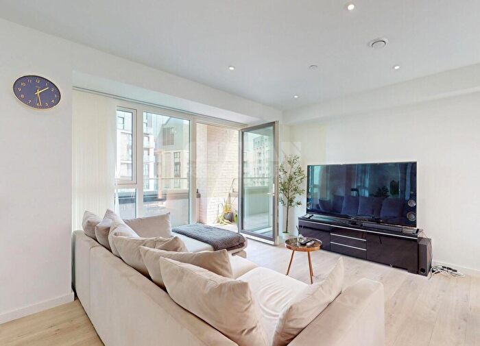 3 Bedroom Flat For Sale In Tyburn Gardens, Peto Street North, London, E16