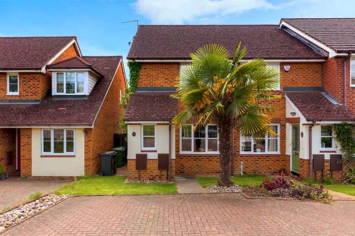 2 Bedroom End Of Terrace House To Rent In Admiral Way, Berkhamsted, HP4