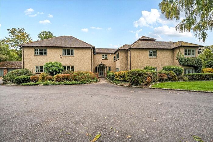 2 Bedroom Flat For Sale In Reading Road, Arborfield, Reading, Berkshire, RG2