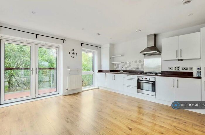 2 Bedroom Flat To Rent In Apex House, Orpington, BR5