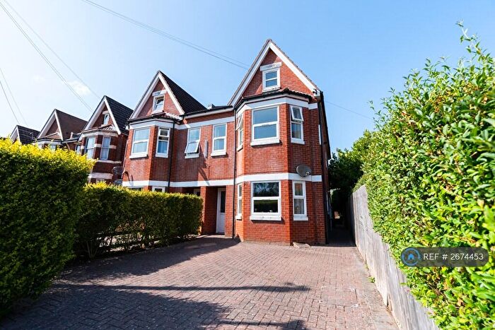 4 Bedroom Maisonette To Rent In Landguard Road, Southampton, SO15