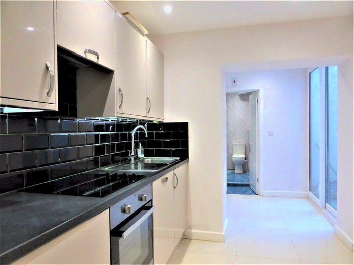 1 Bedroom Flat To Rent In Church Road -, P16