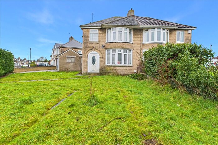 3 Bedroom Semi Detached House For Sale In Merton Avenue, Swindon, Wiltshire, SN2