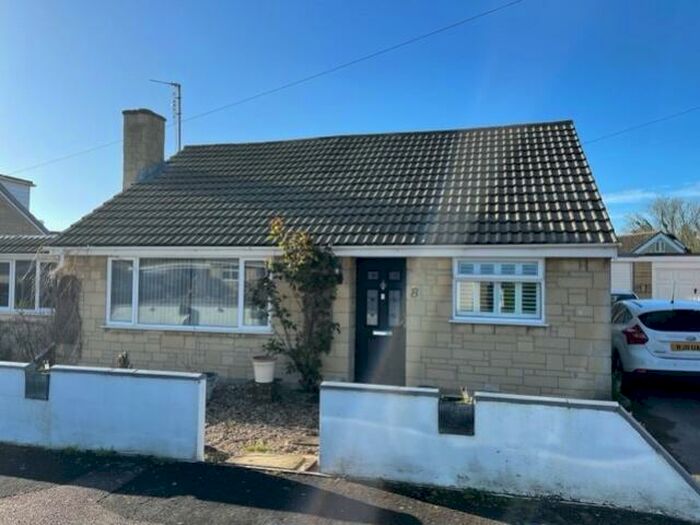 4 Bedroom Bungalow To Rent In Rose Close, Carterton, Oxon, OX18