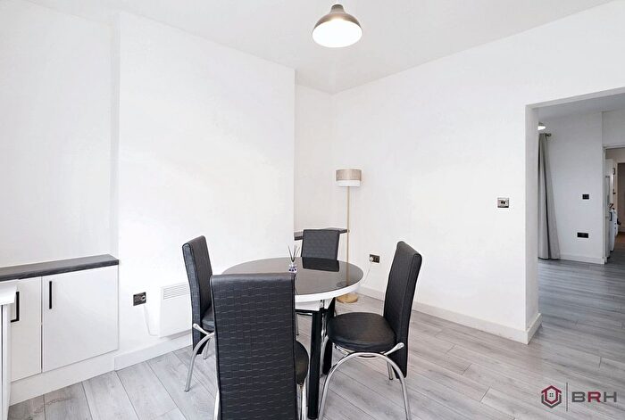 3 Bedroom End Of Terrace House For Sale In Staveley Street, Doncaster, DN12
