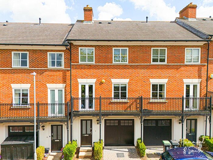 3 Bedroom Terraced House For Sale In Mowbray Close, Epping, CM16