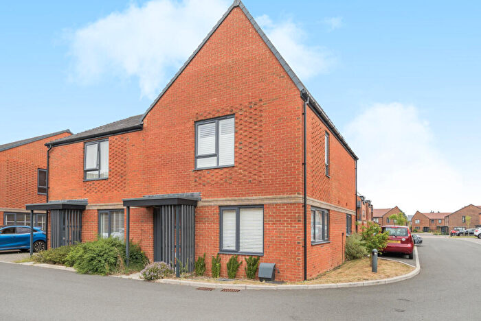 3 Bedroom Semi-Detached House For Sale In Padfoot Road, Godalming, GU7