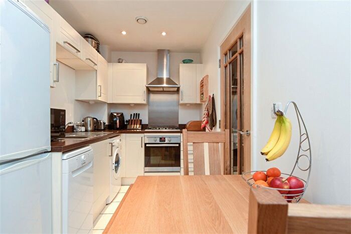 2 Bedroom Flat For Sale In Croydon Road, Caterham, Surrey, CR3