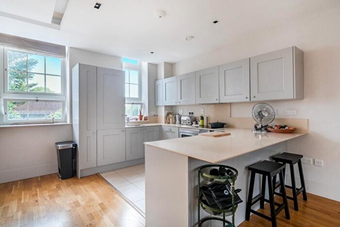 2 Bedroom Flat For Sale In Camberwell Grove, Camberwell, London, SE5