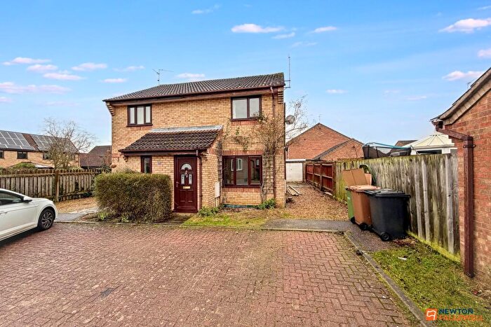 2 Bedroom Semi Detached House For Sale In Wycliffe Grove, Werrington, Peterborough, PE4