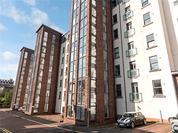 2 Bedroom Apartment To Rent In Duke Wynd, Glasgow, G4