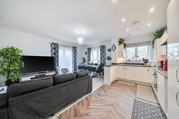 2 Bedroom Flat For Sale In Briar Lane, Billingshurst, RH14