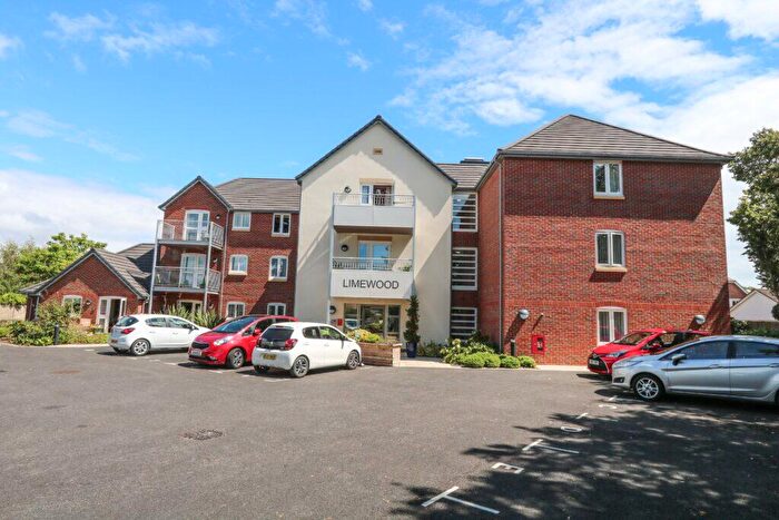 2 Bedroom Flat For Sale In St Marys Road, Hayling Island, PO11