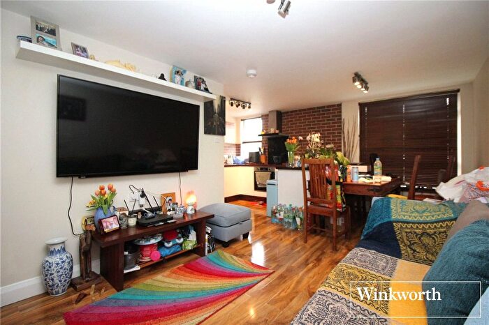 1 Bedroom Flat To Rent In High Street, Elstree, Borehamwood, Hertfordshire, WD6