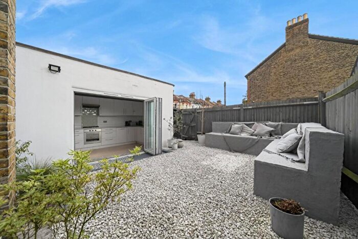 2 Bedroom Flat For Sale In College Road, Bromley, BR1