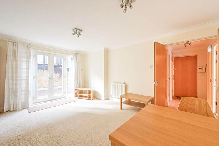 1 Bedroom Flat To Rent In Ensign Street, Tower Hill, E1