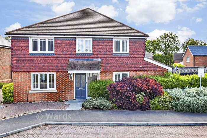 3 Bedroom Semi-Detached House For Sale In Alans Gardens, Yalding, Maidstone, Kent, ME18