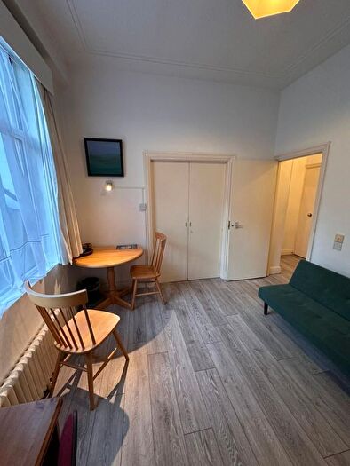 1 Bedroom Flat To Rent In Hallam Street, London, W1W