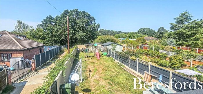 4 Bedroom Semi Detached House For Sale In Keats Avenue, Romford, RM3