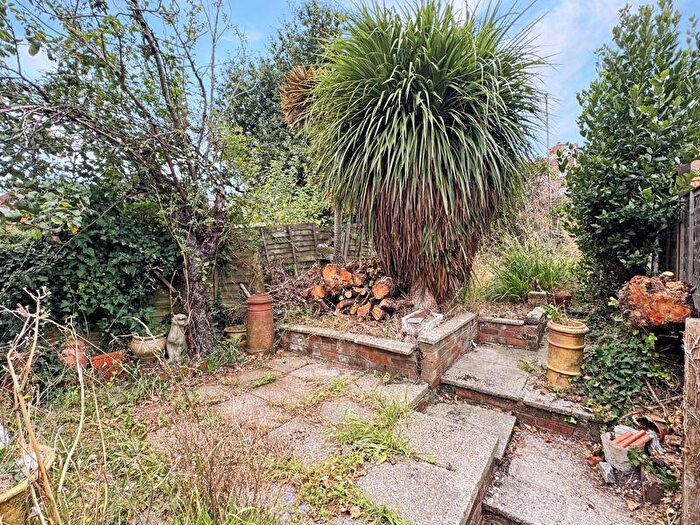 3 Bedroom Semi-Detached House For Sale In Tennyson Road, Cowes, PO31