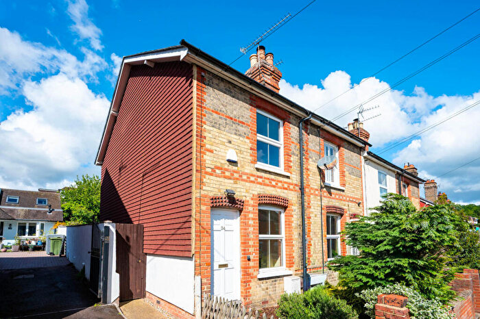 2 Bedroom House For Sale In Ludlow Road, Guildford, GU2