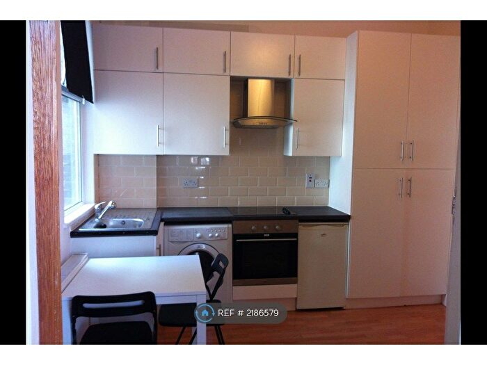 Studio To Rent In Willesden, London, NW2