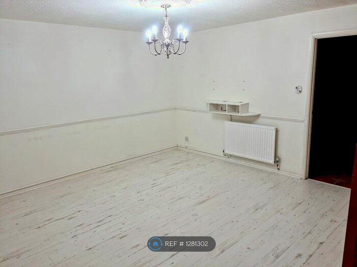 3 Bedroom Terraced House To Rent In Downs Road, Langley SL3