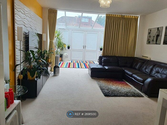 4 Bedroom Semi Detached House To Rent In Hounslow, Hounslow, TW5