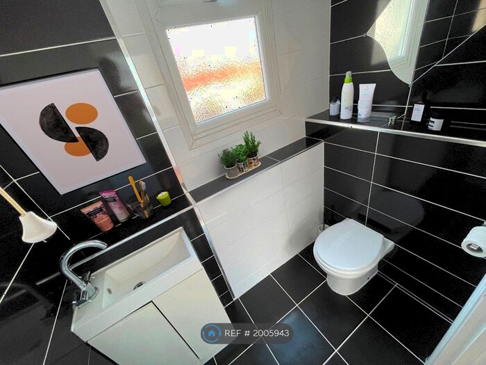 3 Bedroom Terraced House To Rent In Beaulieu Court, Basingstoke, RG21