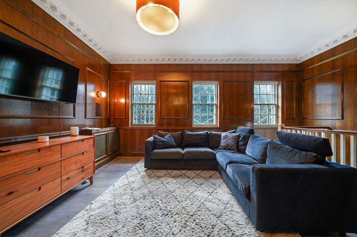 3 Bedroom Maisonette To Rent In Hamilton Terrace, St John's Wood, NW8