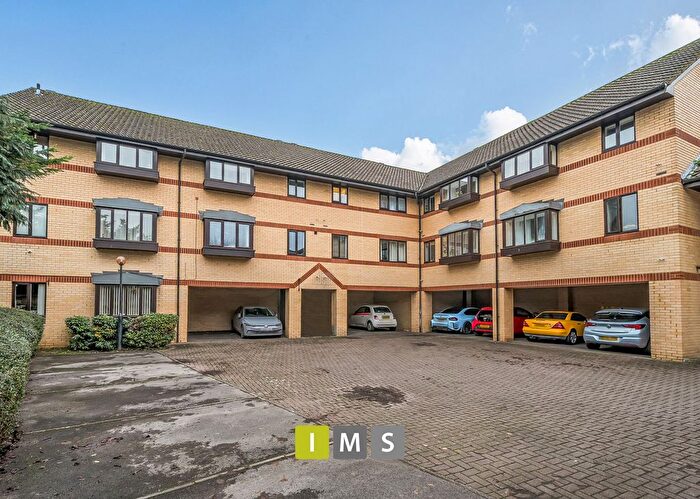 1 Bedroom Flat For Sale In London Road, Regal Court, OX26