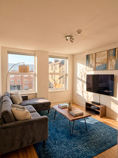 1 Bedroom Flat To Rent In C Peveril Street - Bed Ex Bills - Student, Arboretum, East Midlands, NG7