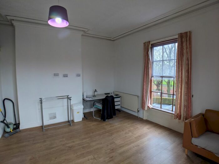 1 Bedroom Flat To Rent In Swinton Grove, Manchester, M13