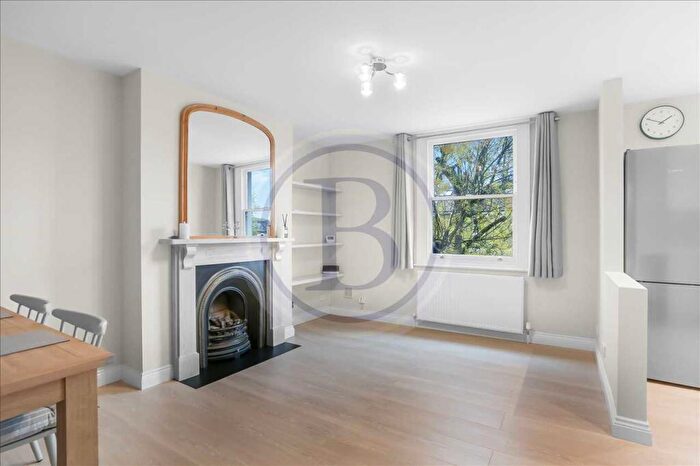 2 Bedroom Flat For Sale In Tufnell Park Road, London, N7