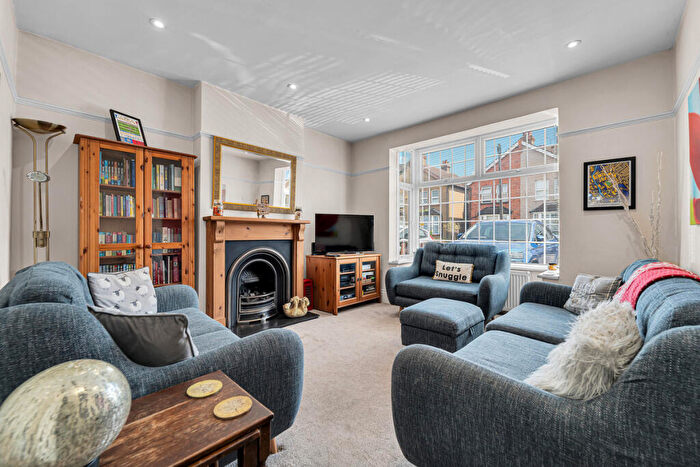 3 Bedroom Detached House For Sale In High Street, Northwood, Middlesex, HA6