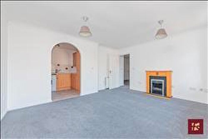 2 Bedroom Apartment To Rent In Pinewood Avenue, Crowthorne, Berkshire, RG45