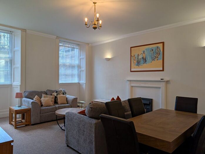 2 Bedroom Flat To Rent In Claremont Crescent, Edinburgh, EH7