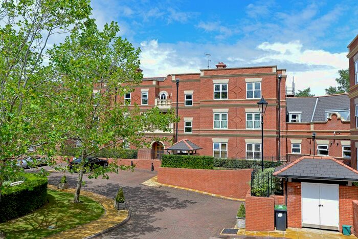 2 Bedroom Flat To Rent In Franklin Court, Wormley GU8