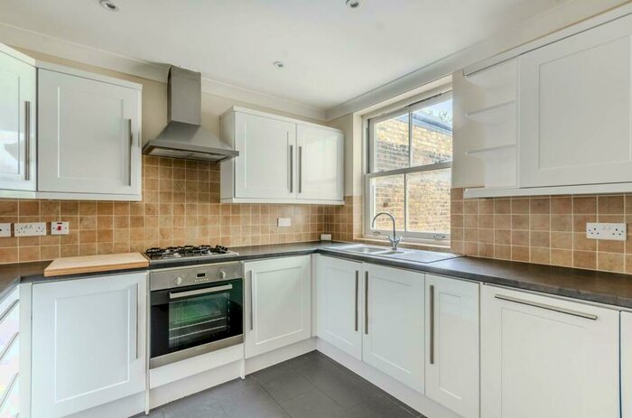 2 Bedroom Flat To Rent In Bass Mews, East Dulwich, London, SE22