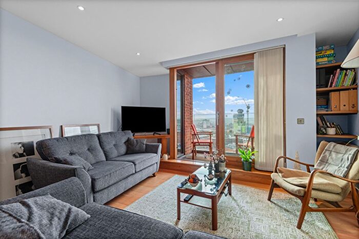 2 Bedroom Flat For Sale In Candle House, Leeds City Centre, LS1