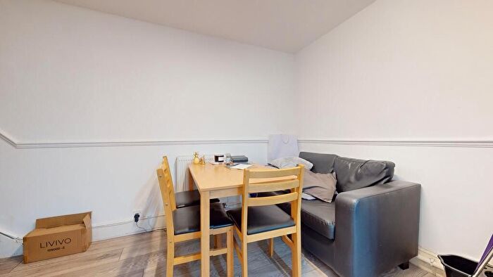 3 Bedroom Flat To Rent In Dartmouth Close, W11