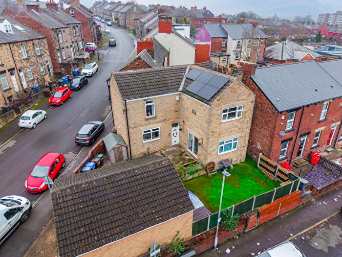 4 Bedroom End Of Terrace House For Sale In Beech Street, Barnsley, S70