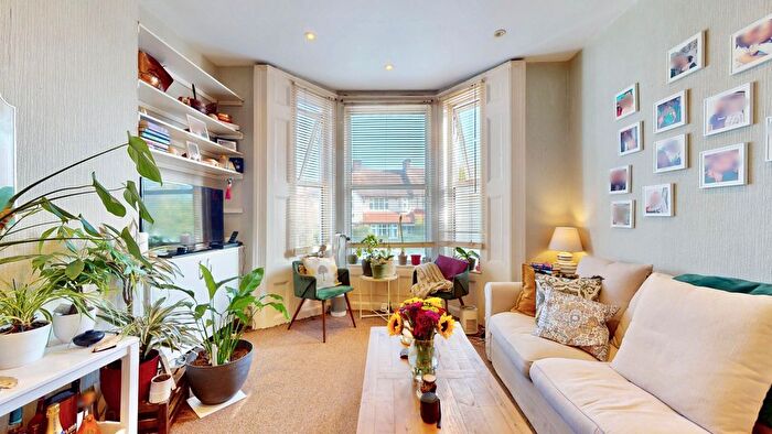 1 Bedroom Flat To Rent In Station Road, London, N3