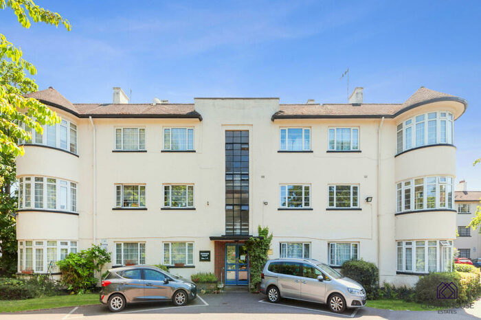3 Bedroom Flat To Rent In Edgware Court, Edgware, Greater London, HA8